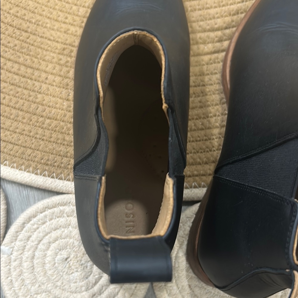 Nisolo Everyday Chelsea Boot - Picture 4 of 15